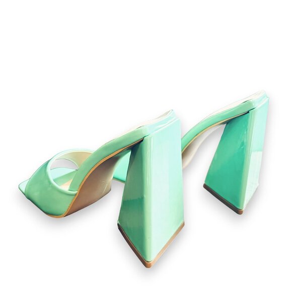 NWOB! PrettyLittleThing Patent Leather Open-Toe Triangle Block Heel - Picture 7 of 10